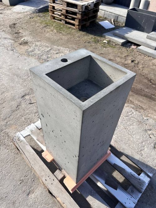 Рукомийник із бетону "ТУМБА" 400*400 зі змішувачем